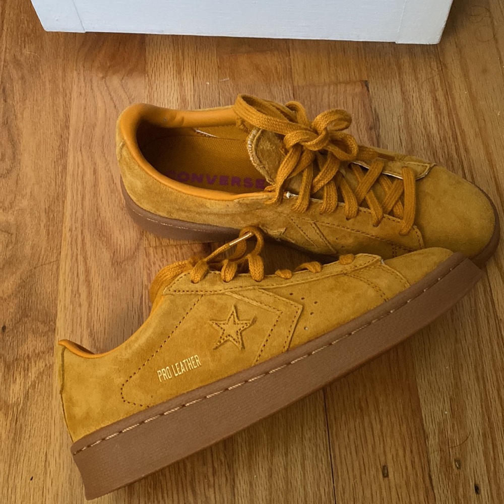 Converse NWOT Saffron Yellow Low Cut sneakers size 5.5 women /4 men